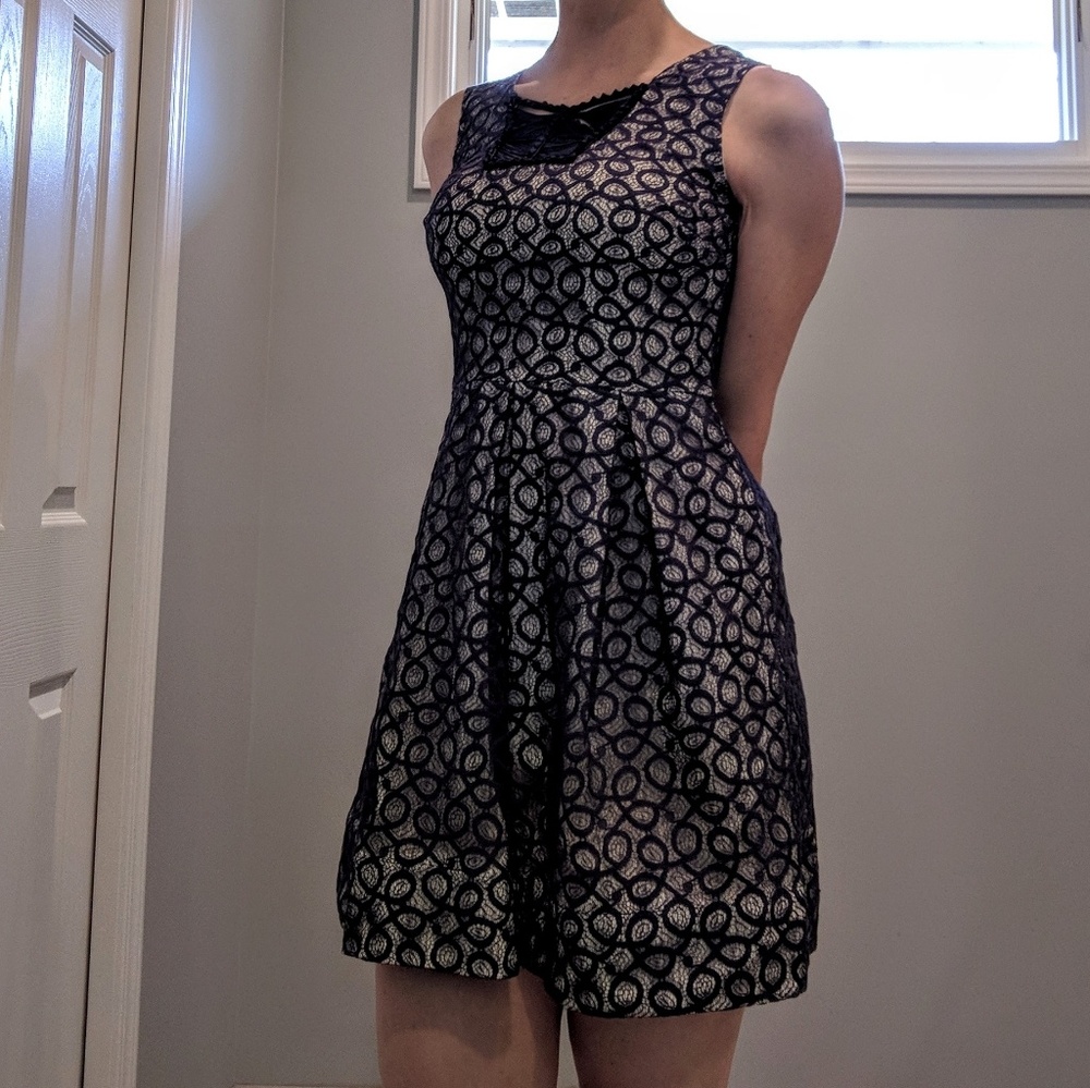 ❤️Donating 5/31~Sz 6 Midi dress w/ navy lace❤️